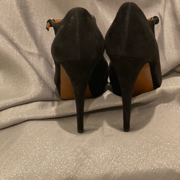 Gucci Black Suede Betty T-Strap Pumps (Size 37 1/2) - Picture 2 of 5